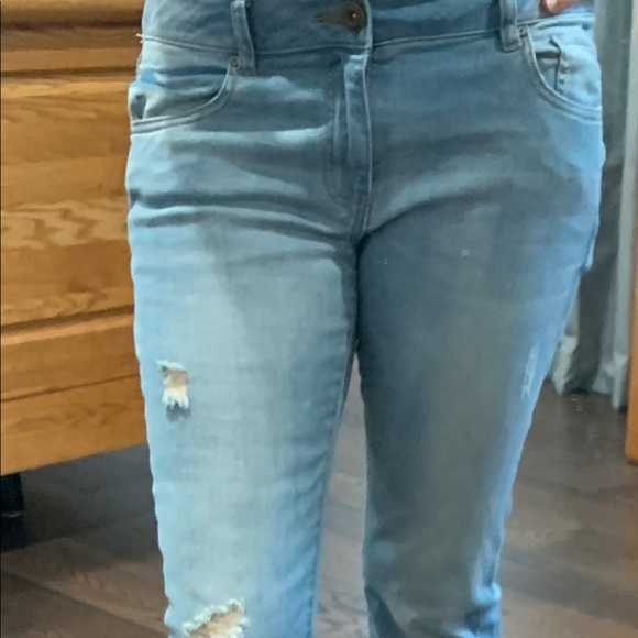 Cabi Distressed Crop Jeans - Picture 1 of 6